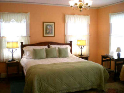 At Oak Manor Inn, all our rooms are tastefully appointed for your comfort and convenience.